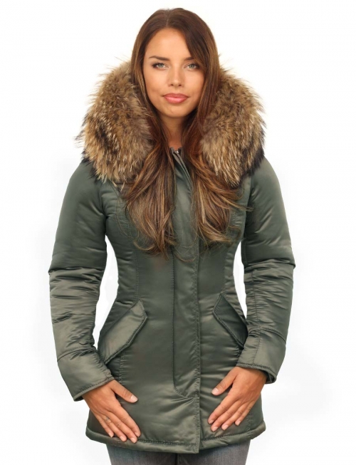 abrigo de invierno de mujer con cuello de piel verde Versano
